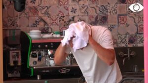 Kjo është forca e ligjit/ Efi godet me vezë Kristin