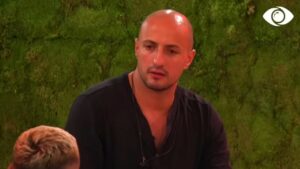 Kristi debaton me Luizin: Nëse do shoqëri mos më fol mua në atë mënyrë!