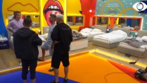 Nita i shpjegon banorëve për situatën e mbrëmshme me Ronaldon