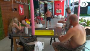 Kristi debaton me Efin: Njeri pa karakter, s'ke dinjitet 