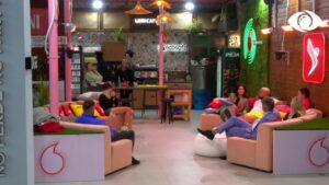 “Mëso himnin”/ Kiara këshillon Kristin të mësojë himnin kombëtar