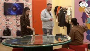 Pse nuk e ke mbrojtur Kiarën?/Ballafaqimi Efi-Kiara-Ronaldo 