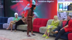 “Vetëm bën zhurmë këtu”, agravohet debati mes Dea Mishel dhe Efit