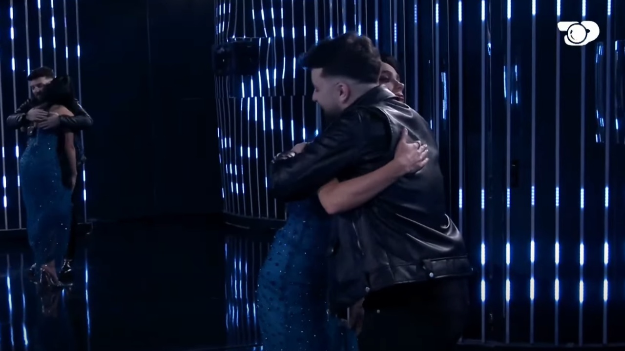 Erdha të të them disa fjalë zemre.../ Egli surprizohet nga ish-partneri, takohet me Olsi Bylykun në Big Brother VIP