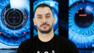 Një tjetër banor bëhet pjesë e “Big Brother VIP”, hyn me motor në shtëpi