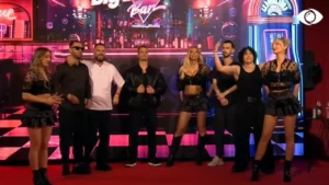 Prime i së martës nis ndryshe/ Performancë e zjarrtë e grupit të Selinës, përqafim mes Mateos dhe Brikenës