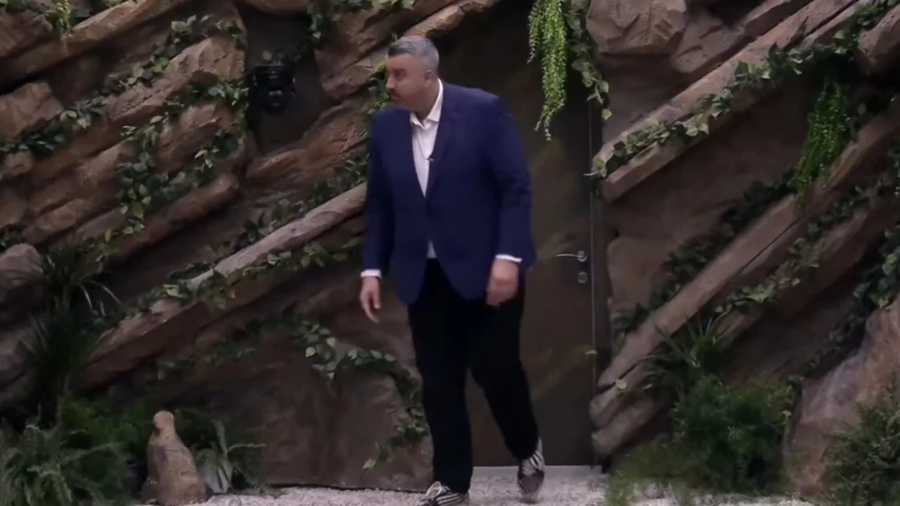 Komentet për Stenaldon, cili është vendimi i Vëllait të Madh për Rogertin