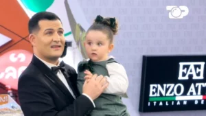 Jo vetëm banorët/ Arbër Hajdari surprizohet në shtëpinë më të famshme në Shqipëri, opinionisti takohet me vajzën e tij